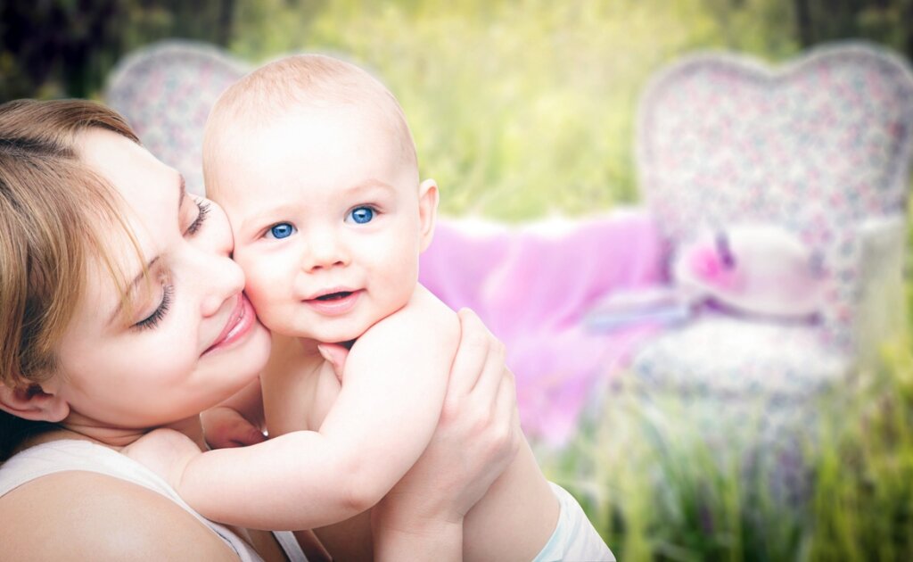 5 Motherhood Lessons Every New Mom Should Know - Femme Coach article featured image