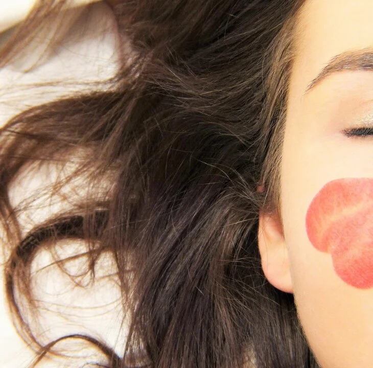 5 Simple Tips for Glowing Skin That Won't Break the Bank - Fhemistry article featured image