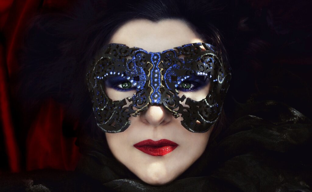 Get Your Invitation to the Secret Society of the Divine Feminine - Femme Coach article featured image