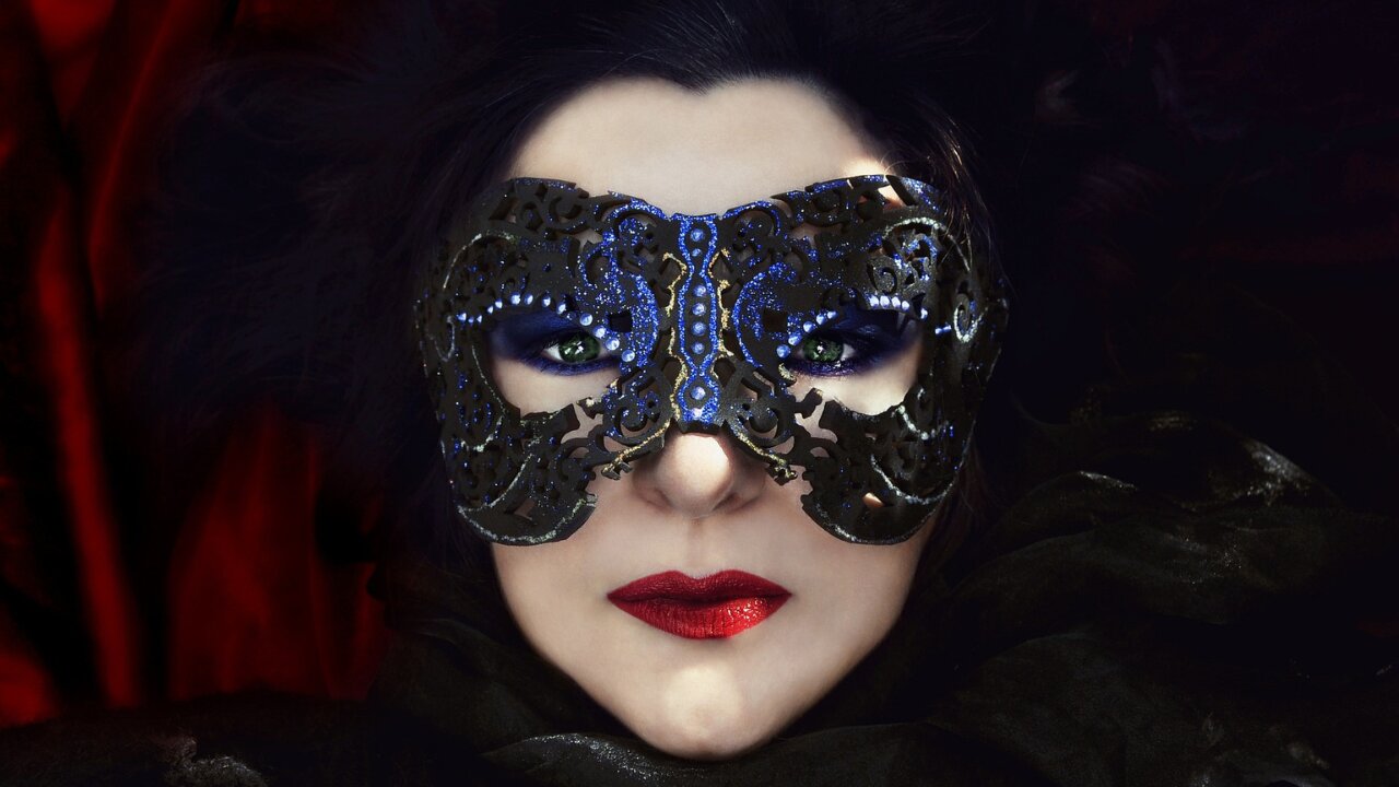 Get Your Invitation to the Secret Society of the Divine Feminine - Femme Coach article featured image