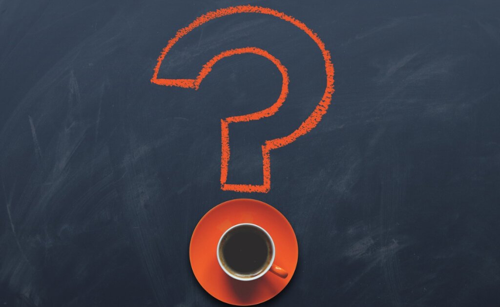 Why He Doesn't Seem Interested? (Even Though He Is) - Femme Coach article featured image