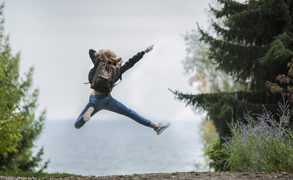 Are You Addicted to Happiness? 6 Easy Ways to Break the Happiness Cycle for True Fulfillment - Femme Coach article featured image