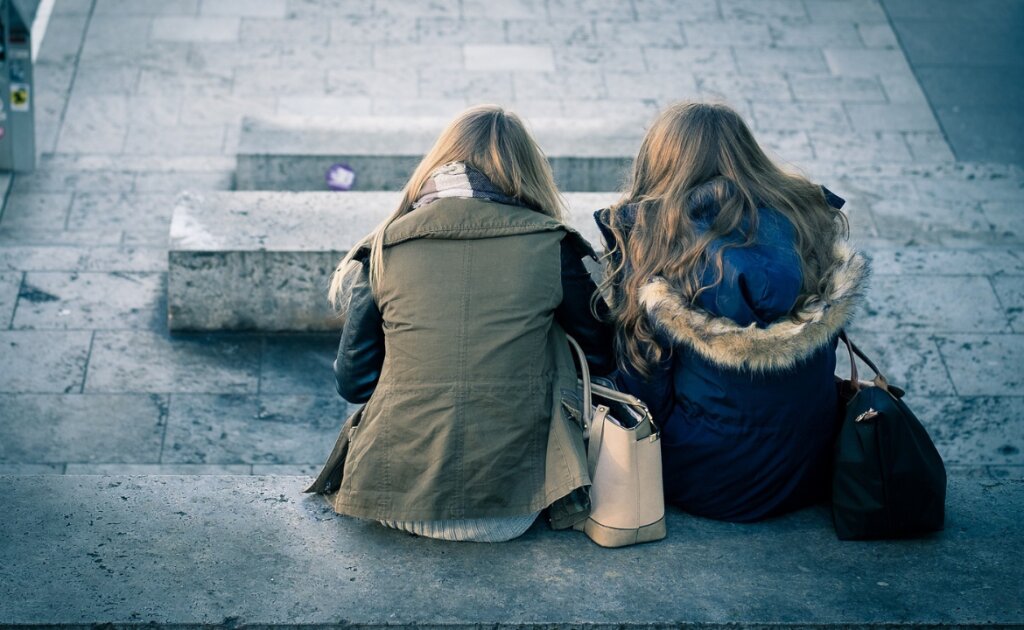 Friendship Breakups: How to Heal and Move on - Femme Coach article featured image