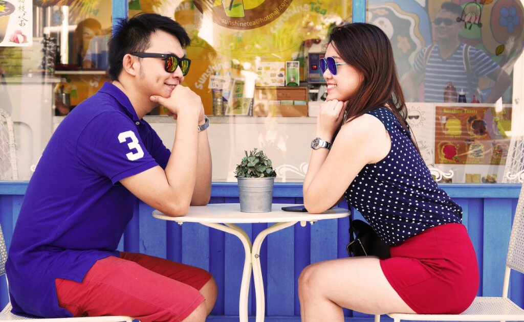 Personal Style Tips for Feeling Confident on a Date - Femme Coach article featured image