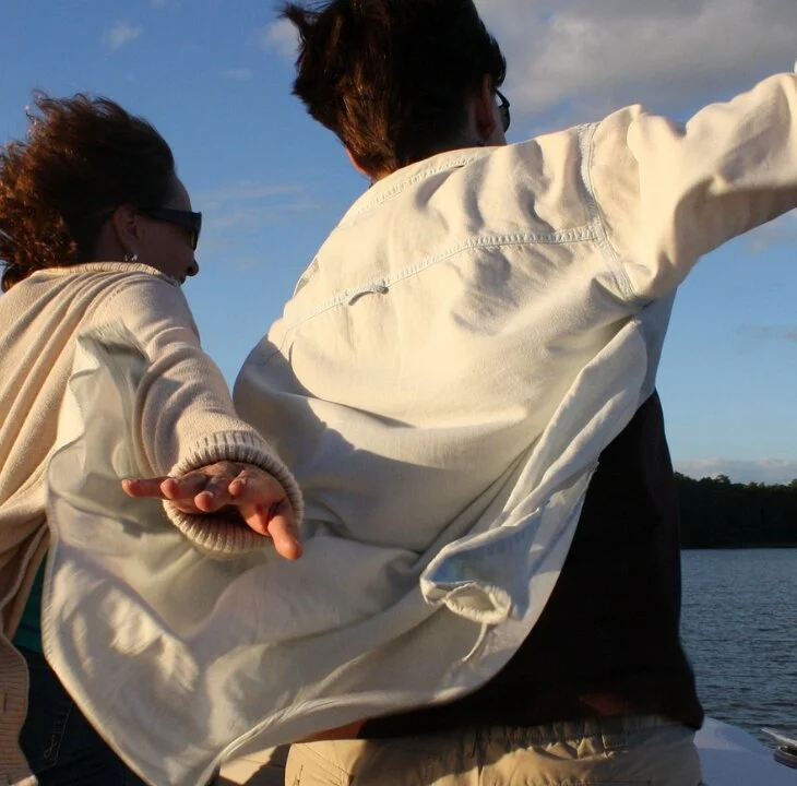 3 Ways to Develop Self-Confidence in a Relationship - Fhemistry article featured image