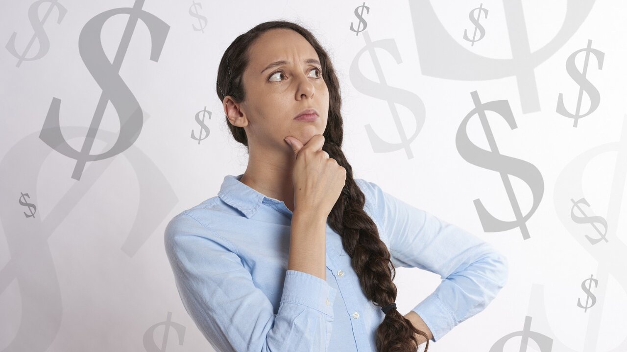 How to Feel Worthy When You're Broke and in Debt - Femme Coach article featured image