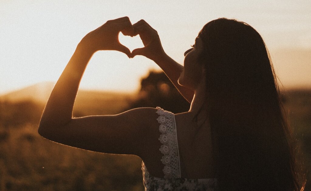 Climbing out of Breakup Hell: 5 Tips to Start Healing Your Broken Heart - Femme Coach article featured image