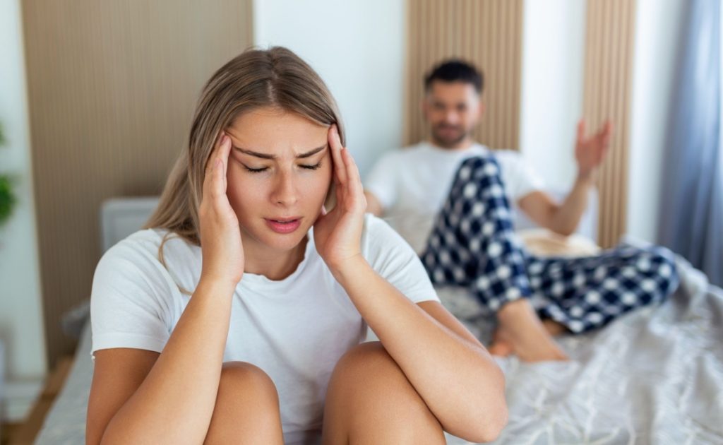 10 Signs You’re in An Unhealthy Relationship - Femme Coach article featured image