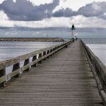 4 Ways to Own Less and Live More - Femme Coach article featured image