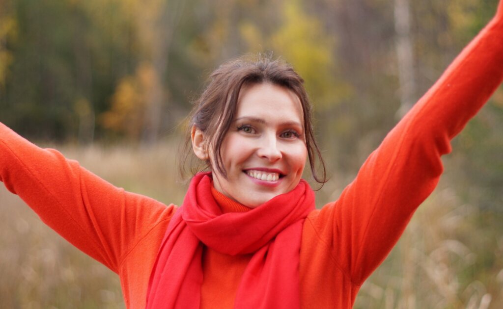 How to Be a More Positive Person - Femme Coach article featured image