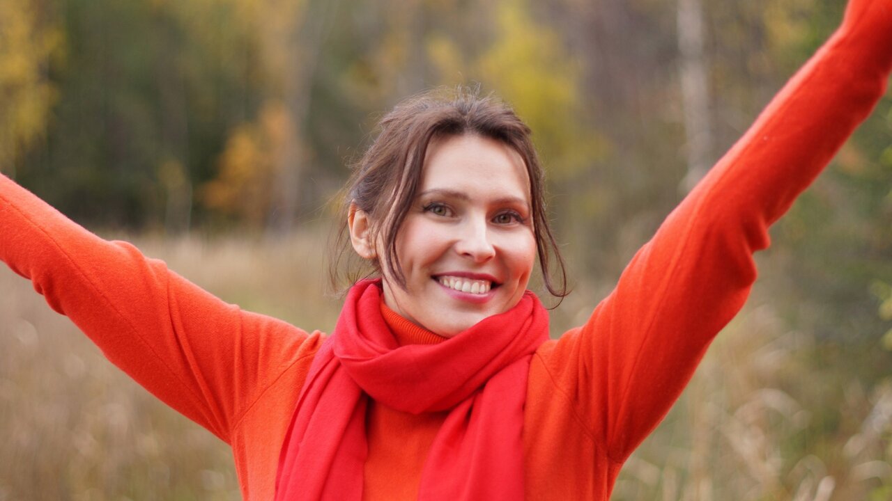 How to Be a More Positive Person - Femme Coach article featured image