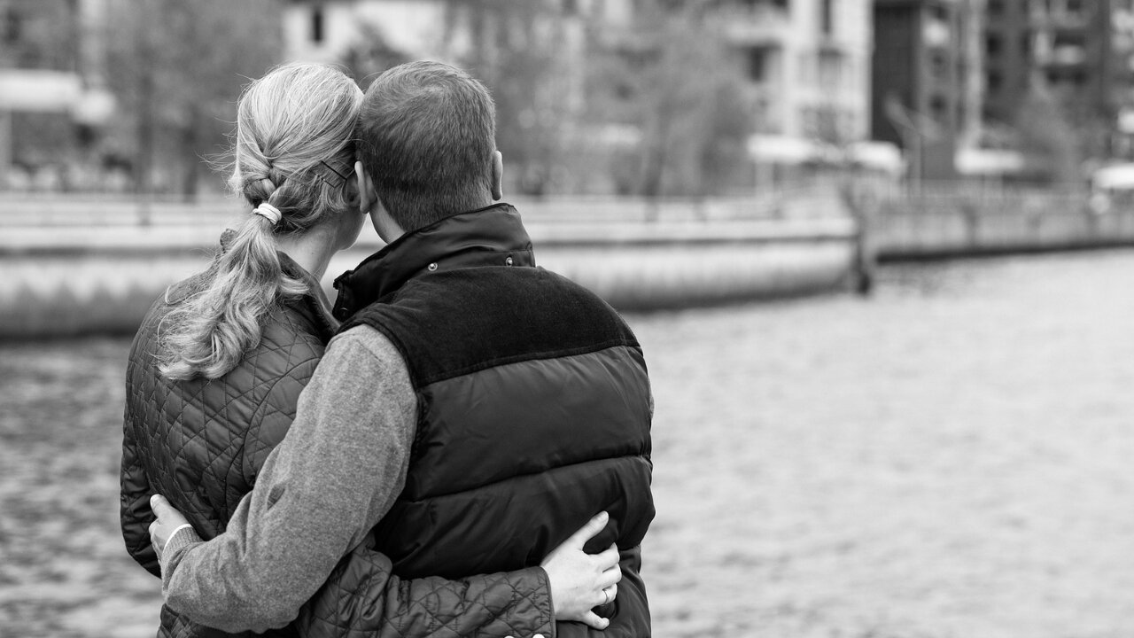 How to Feel Worthy of Love and a Romantic Relationship - Femme Coach article featured image